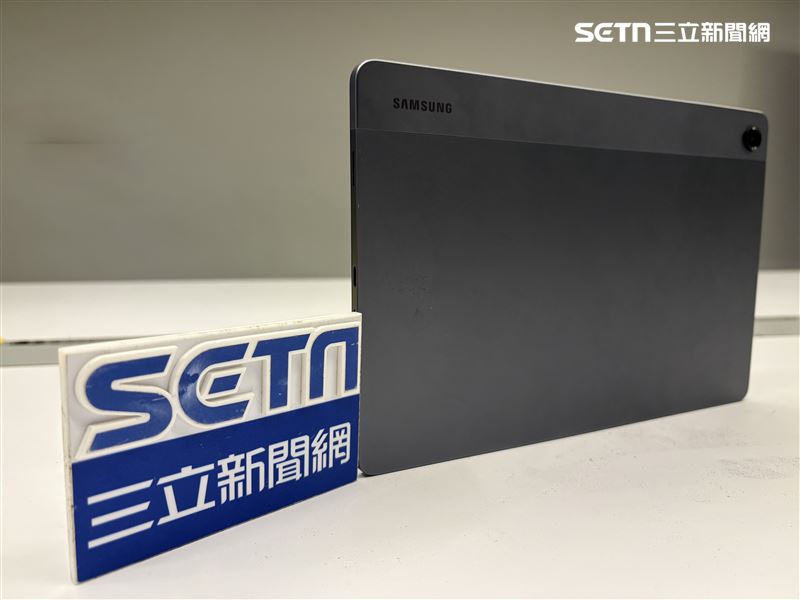 對於想替孩子準備兼顧學習、娛樂與親子互動裝置的家庭來說，現在入手 Samsung Galaxy Tab A11+ 正是好時機。母親節檔期三星推出「Tab Family」全系列優惠（4/25～5/17），全機種享 95 折優惠，透過 Members App 輸入指定序號還可再享最高 NT$2,500 現折，降低入手門檻，活動同時搭配多元贈品方案，如保護殼、鍵盤滑鼠套組等，依機種不同提供完整配件組合。（圖／記者王文承攝影）