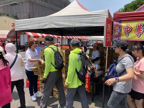 老牌零食參與大甲媽祖遶境。（圖／裕榮食品提供）