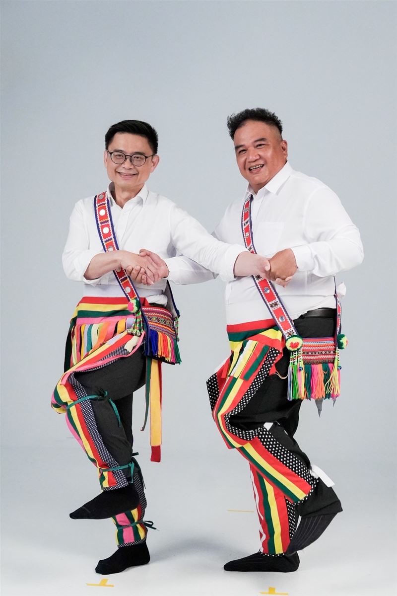 民進黨高雄市長參選人、立委賴瑞隆與黨籍市議員參選人進行形象定裝照拍攝。（圖／賴瑞隆辦公室提供）