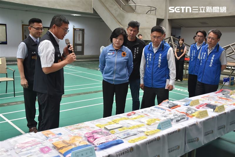 縣長張麗善於23日偕同雲林縣警察之友會理事長吳政憲前往警局頒發獎勵金，肯定警方的努力與成果。（圖／翻攝畫面）