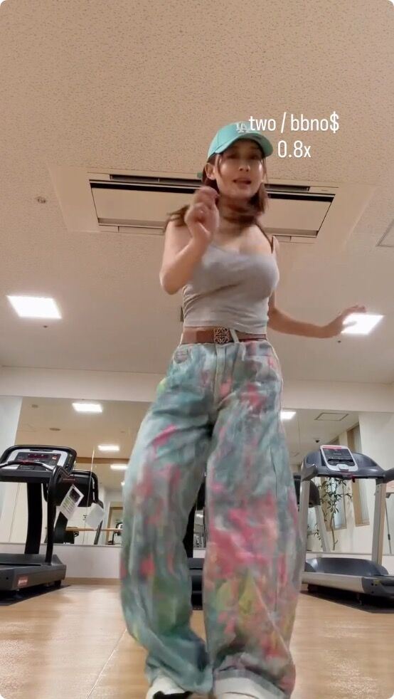 日本大尺度網紅兼寫真女星Macca曬出跳舞影片。（圖／翻攝IG）