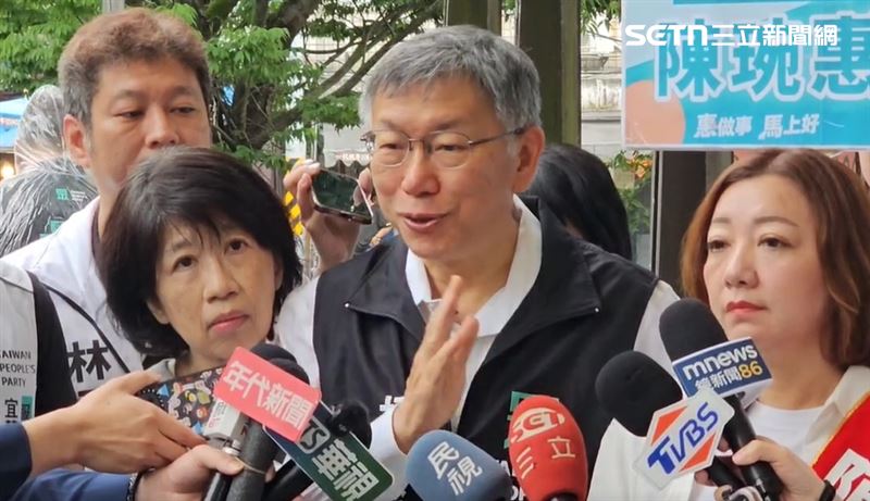 對於被質疑到醫院施壓，柯文哲稱，員工希望找一個「他認為很厲害醫師去幫忙看一下」