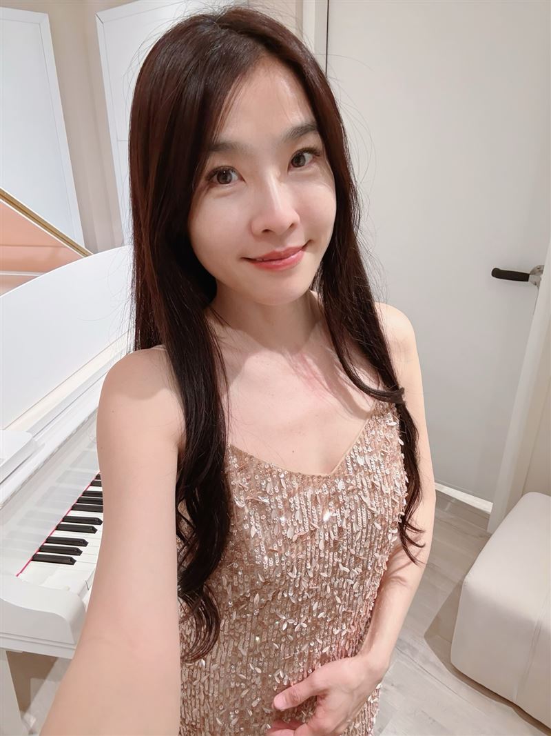 小嫻坦言自己現在上台還是會緊張。（圖／翻攝自小嫻 （黃瑜嫻）臉書）