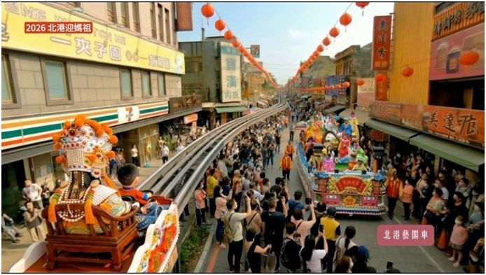 宣傳影片以 AI 技術呈現北港藝閣車隊伍沿老街出巡的熱鬧景象。（圖／創造智能提供）