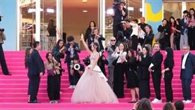 Jisoo在法國出席「坎城國際劇集節」。（圖／翻攝自IG @canneseries）