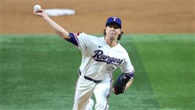 狄格隆（Jacob deGrom）先發5.2局飆10K。（圖／路透社／達志影像）