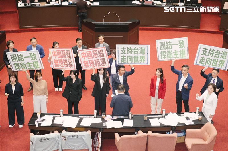 綠營提案譴責中共阻擋總統賴清德出訪，逕付二讀並等待黨團協商。（圖／記者楊士誼攝影）