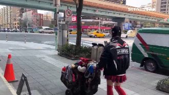 「捷運小甜甜」出沒板南線　遭控惡撞乘客