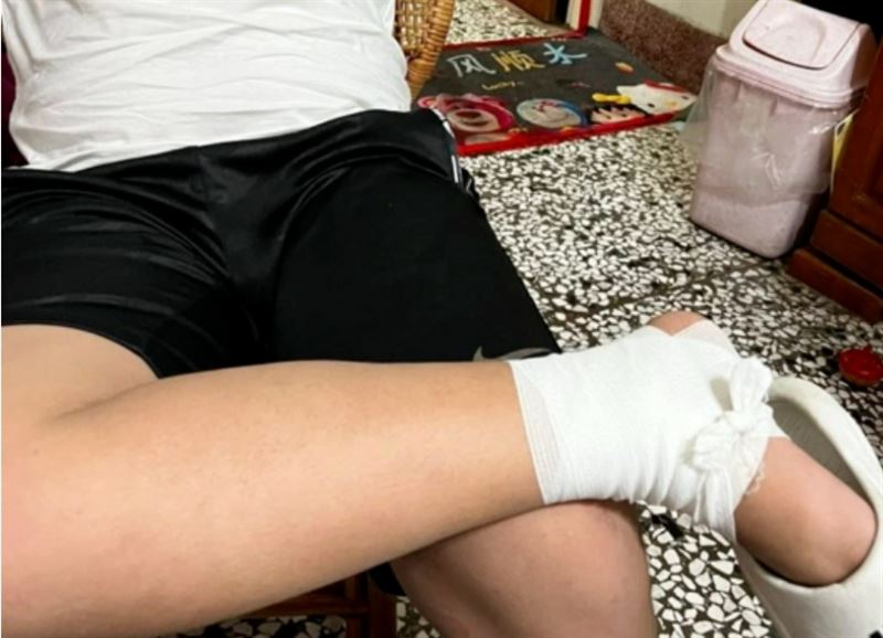 國中生閃狗墜溝滿身傷，賴清美今日趕赴現場關心受傷少年「這裡簡直變成了無政府狀態！」（圖／翻攝畫面）