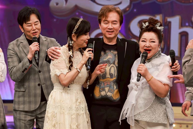 狄鶯（左2）、孫鵬上白冰冰、陽帆節目。（圖／民視提供）