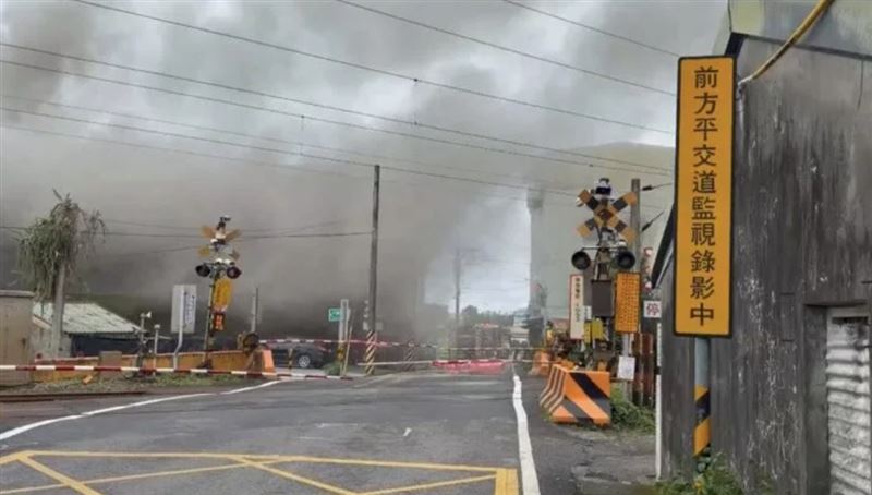 宜蘭礁溪六結路、靠近平交道一處民宅發生火警。（圖／翻攝畫面）