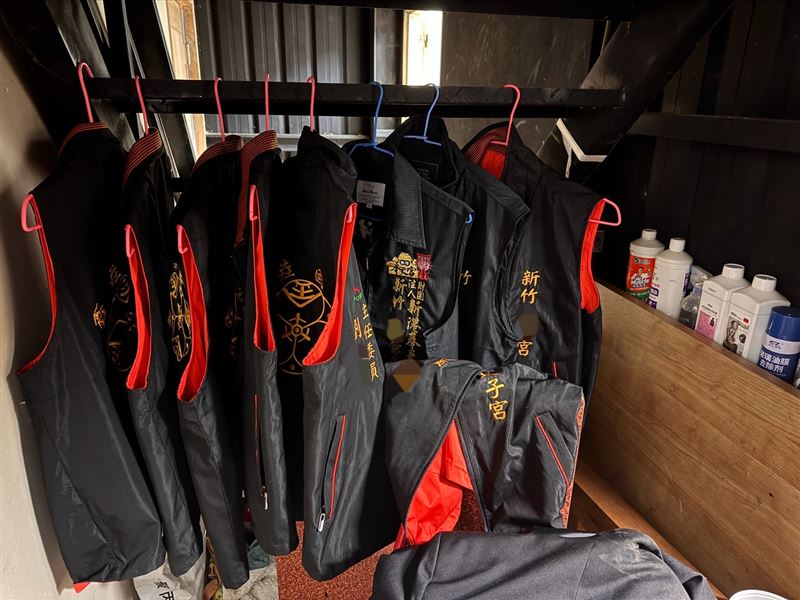 劉姓男子以宮廟為據點，專收青少年、中輟生成立幫派。（圖／翻攝畫面）