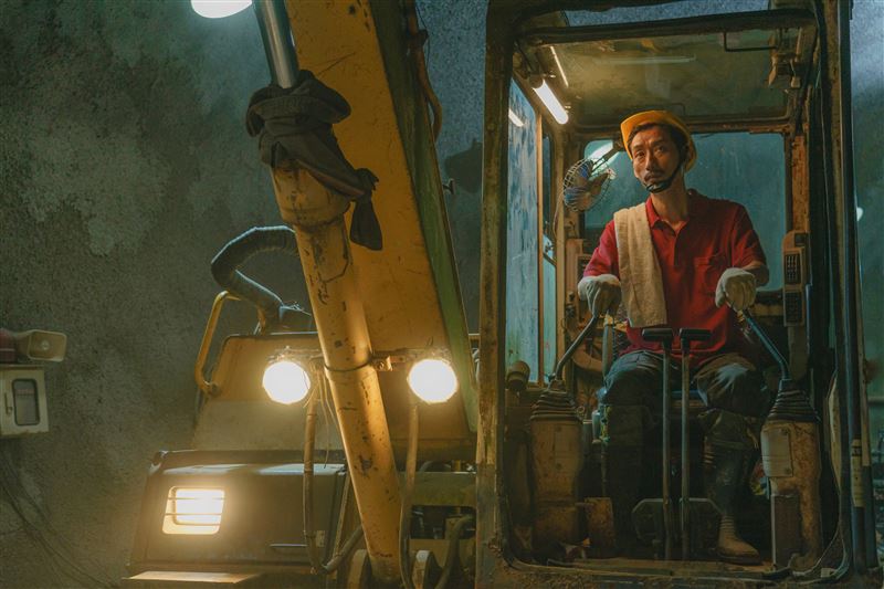 陳竹昇在劇中飾演一位罹患潛水夫病的捷運工人。（圖／客台提供）