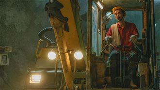 金鐘男星「釘槍刺穿食指」還原驚悚瞬間