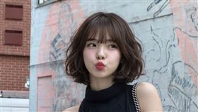 李多慧利用AI生成短髮美照。（圖／翻攝自Threads）