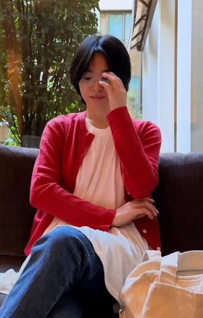 宋慧喬近日在IG分享日常美照，簡單的穿搭加上凍齡的外貌掀起熱議。（圖／翻攝自IG @kyo1122）