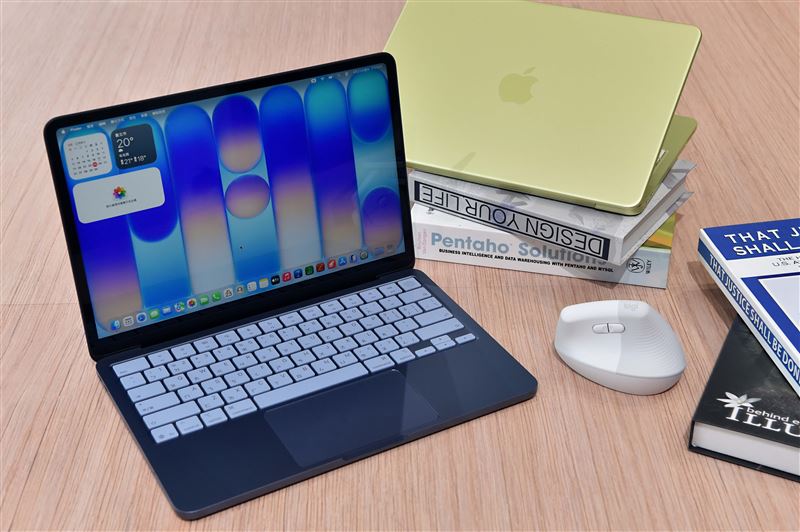 台灣大OP科技生活「AI全能智慧筆電套裝(MacBook Neo)」，搭配羅技Lift for Mac人體工學垂直滑鼠，月租1,399元(48期)專案，最低0元入手