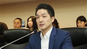 蔣萬安赴議會向民眾黨團說明重大議法案（1）台北市長蔣萬安（前）24日中午到議會向民眾黨團說明重大議法案，交流聯開宅、營養午餐等市政議題。中央社記者郭日曉攝　115年4月24日