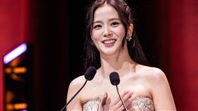 BLACKPINK成員Jisoo獲頒「Madame Figaro Rising Star Award（費加洛女士新星獎）」。（圖／翻攝自IG @canneseries）