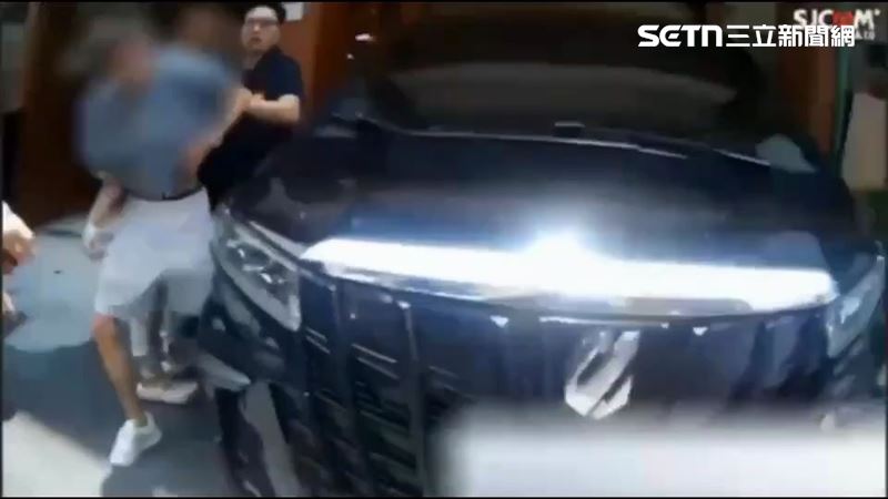 北聯幫胡姓成員引進外籍車手取款遭到逮捕。（圖／翻攝畫面）