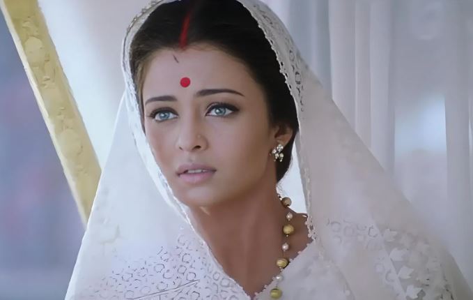 艾許維亞&middot;蕾因生育後身體變化被唾罵，但她並不屈服，選擇勇敢面對，贏回尊嚴。（圖／翻攝自維基百科）（圖／翻攝自百度百科）