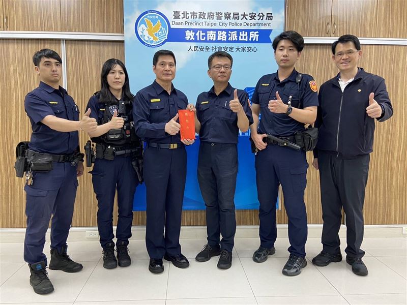 敦化南路派出所所長呂政隆（右三）上個月剛查獲林男。（圖／翻攝畫面）