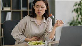 腸胃不適,肚子餓,肚子痛。（圖／AI製圖）