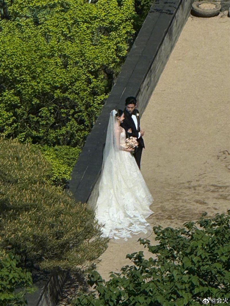 玉澤演婚禮採非公開形式低調進行，沒想到中國網友入住首爾新羅酒店時，意外看到婚禮現場。（圖／翻攝自微博）