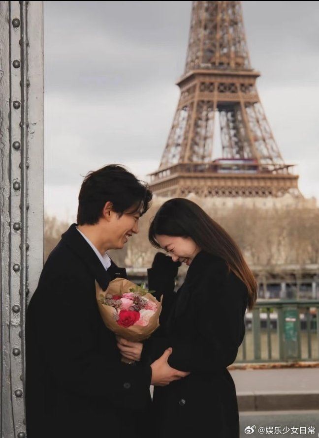 玉澤演的老婆是交往10年的圈外人。（圖／翻攝自微博）