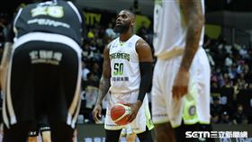 TPBL例行賽，夢想家洋將班提爾站上罰球線。（圖／記者劉彥池攝影）