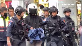 脅持搶銀行18