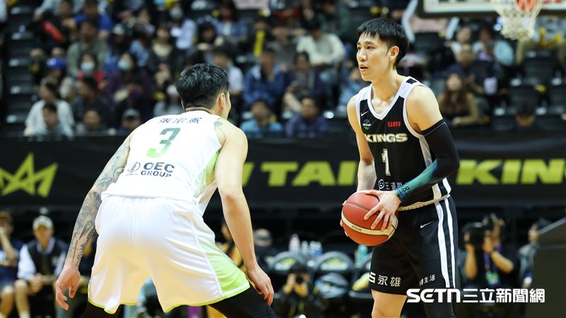 TPBL例行賽，新北國王林書緯持球進攻。（圖／記者劉彥池攝影）