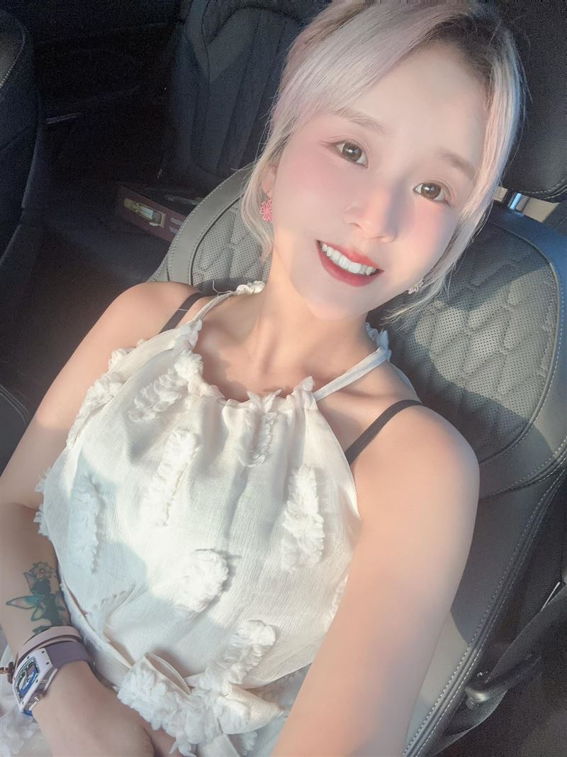 丟丟妹隔空喊話爆料者，放話給紅包。（圖／翻攝自丟丟妹臉書）