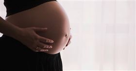 婦產科醫師直言「生產就是拿命在賭」。（示意圖／翻攝自unsplash）