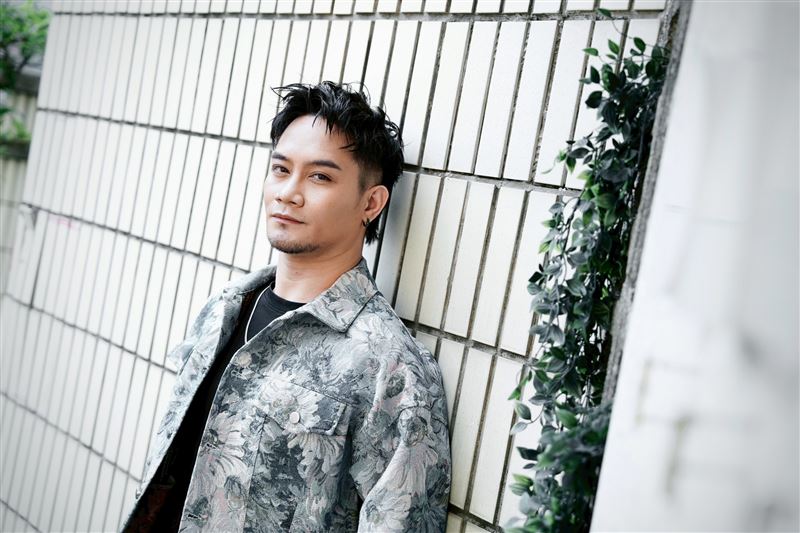 大Q秉洛接受《三立新聞網》專訪。（圖／記者趙于瑩攝影）