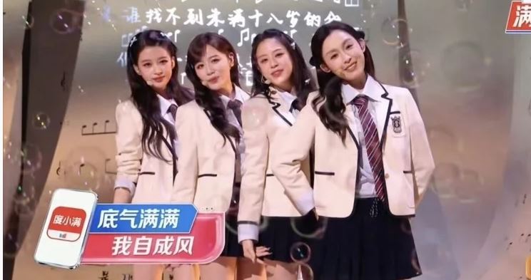 范瑋琪、江語晨的「親親」舞台被網友認為舞蹈動作不齊。(圖／翻攝自微博)