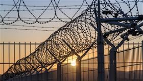 不給菸抽竟毆人，囂張受刑人嗆，「戒護科長會罩我」。（示意圖，翻攝自pixabay免費圖庫）