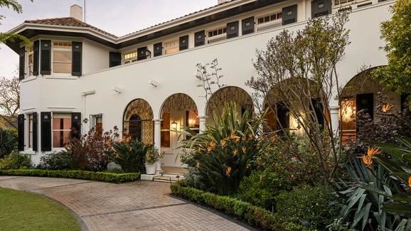 周董購買墨爾本百年豪宅擁有7房9衛浴，擁有一大片花園草地，面積共計1062坪。（圖／翻攝自realestate）