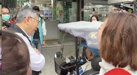 柯文哲在宜蘭掃街，被嗆貪污、不要再亂了。（圖／翻攝畫面）