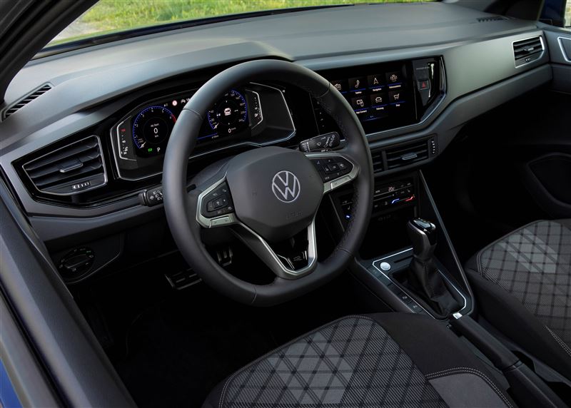 全車系標配9.2吋觸控主機與無線Apple CarPlay、Android Auto。（圖／Volkswagen提供）