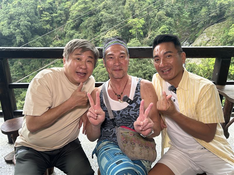 胡瓜（左起）邀黃仲崑、民雄上節目。（圖／《下面一位》提供）