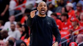 休士頓火箭隊總教練烏度卡賽後罕見重砲抨擊，直指球員畏懼大場面，要他們「快點長大！」（圖／美聯社／達志影像）