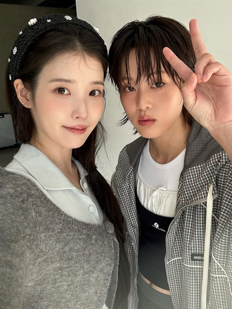 IU的社群帳號也可以經常看見和李妍的合照。（圖／翻攝自IG @dlwlrma）
