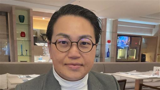 藍白網軍？作家見詭異1幕：100%非人為