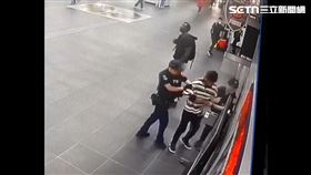 謝男在北車大廳出腳狠踹菲律賓籍3歲女童遭逮。（圖／翻攝畫面）
