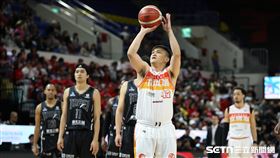 TPBL例行賽，攻城獅盧冠軒執行違反運動精神犯規罰球。（圖／記者劉彥池攝影）