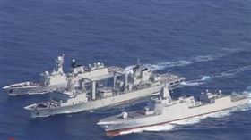 中國解放軍南部戰區今天通報，近期組織107編隊在菲律賓呂宋島以東海域演訓，期間進行實彈射擊。（擷取自影片）