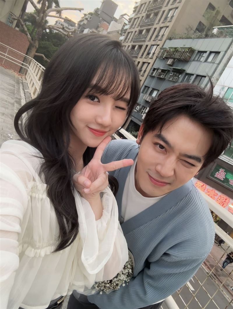 樂樂挑戰校園戀愛題材，與吳思賢互動充滿粉紅泡泡。（圖／樂樂提供）