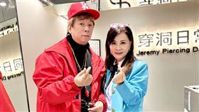 龍千玉在台中開唱，也感謝已故藝人曹西平曾給她鼓勵。（圖／豪記唱片提供）