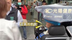 柯宜蘭陪掃街遭擋路！阿伯嗆貪污不要再亂